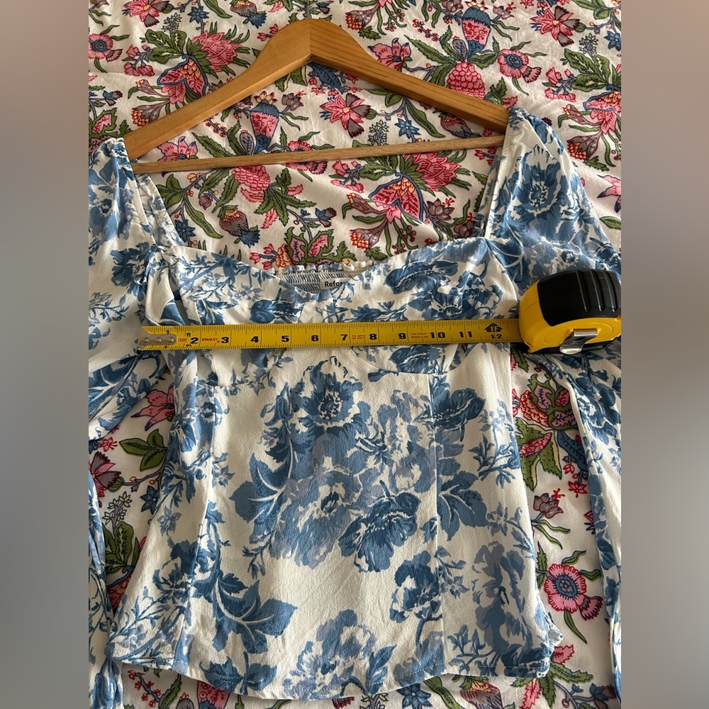 Reformation Reign Top in Olympia Print - Size 8 - Picture 10 of 12